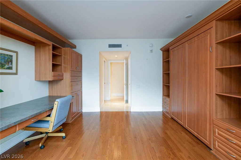 2747 Paradise, Las Vegas, NV 89109