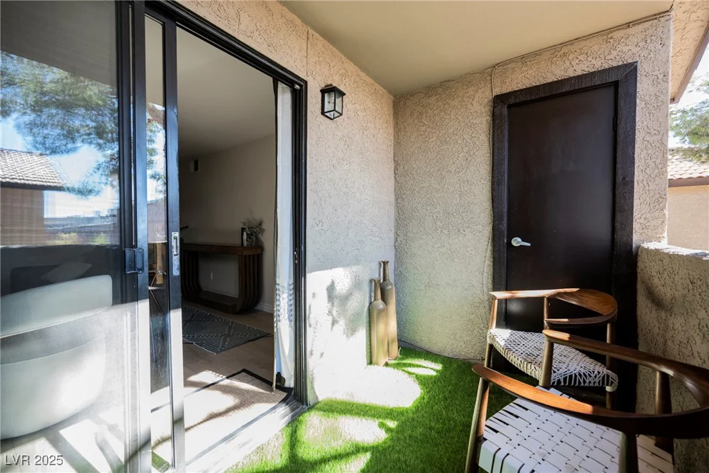 2451 Rainbow, Las Vegas, NV 89108