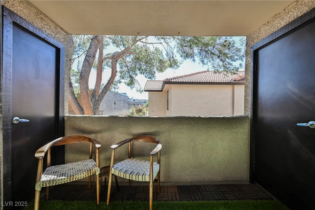 2451 Rainbow, Las Vegas, NV 89108