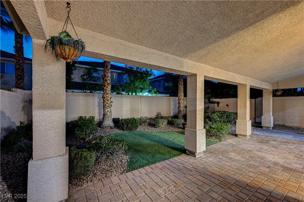 10921 Calcedonian, Las Vegas, NV 89141