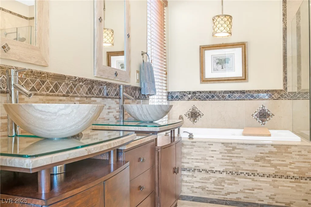 32 Cerchio Basso, Henderson, NV 89011