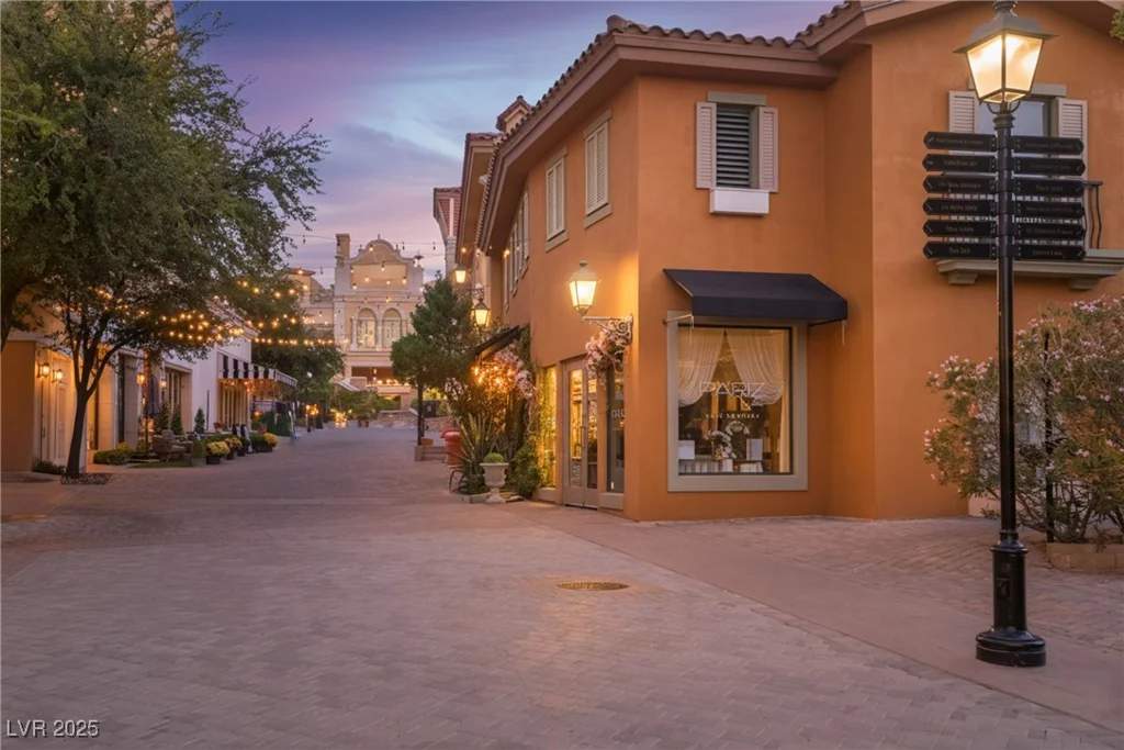 32 Cerchio Basso, Henderson, NV 89011