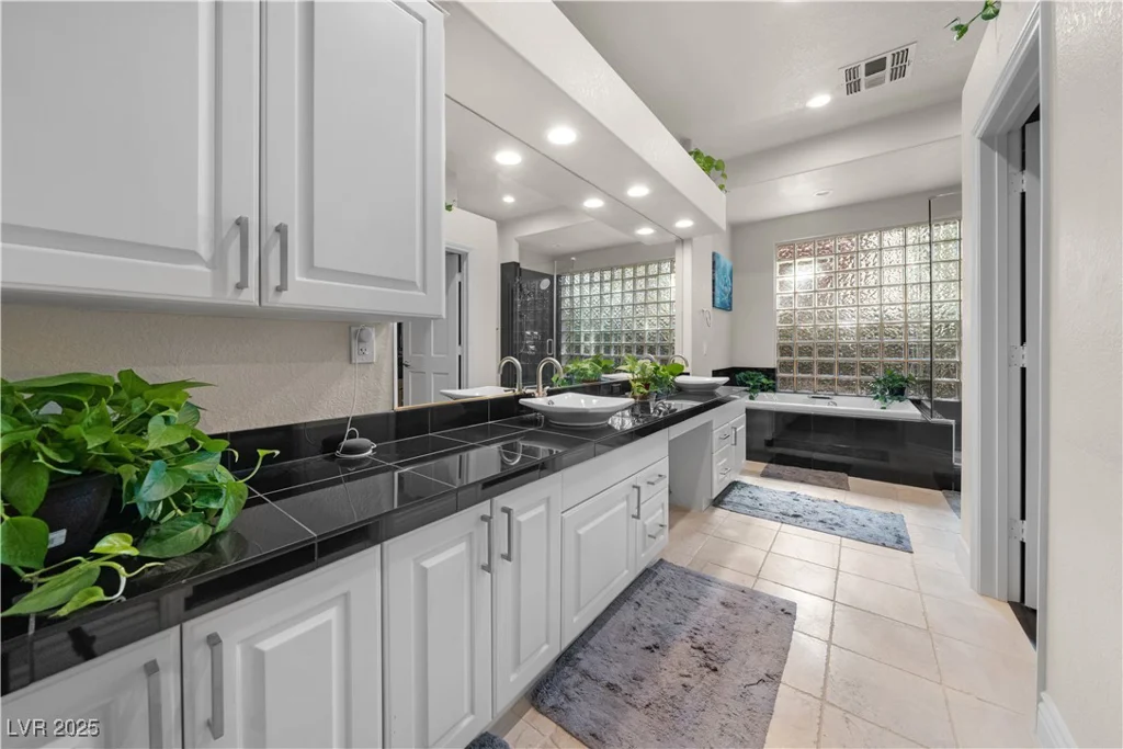 7960 Bermuda Dunes, Las Vegas, NV 89113