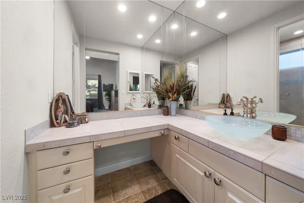 7960 Bermuda Dunes, Las Vegas, NV 89113