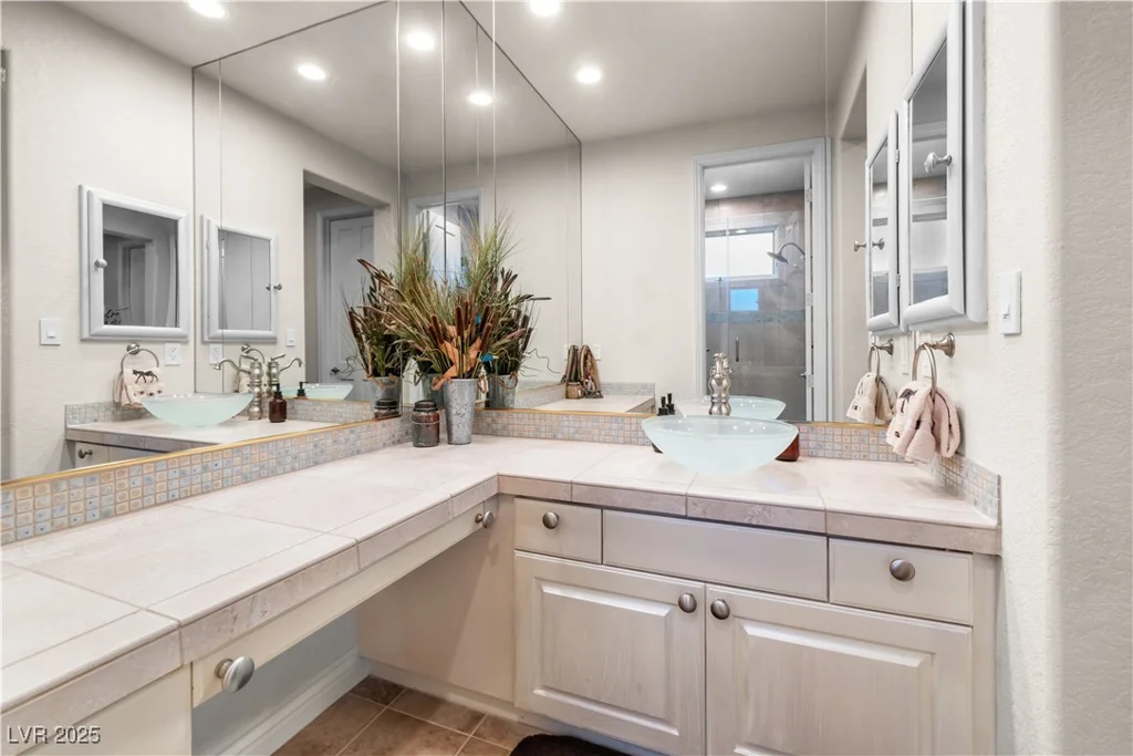 7960 Bermuda Dunes, Las Vegas, NV 89113