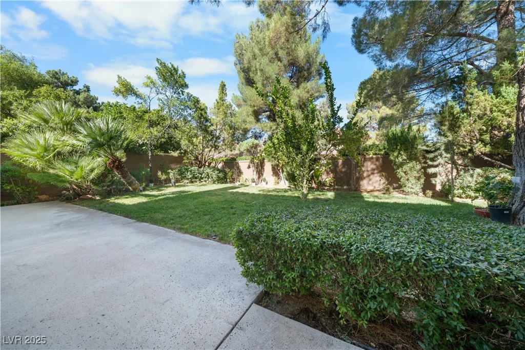7960 Bermuda Dunes, Las Vegas, NV 89113