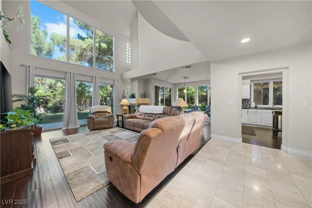 7960 Bermuda Dunes, Las Vegas, NV 89113