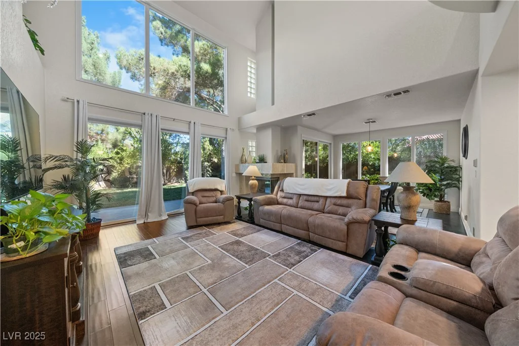 7960 Bermuda Dunes, Las Vegas, NV 89113