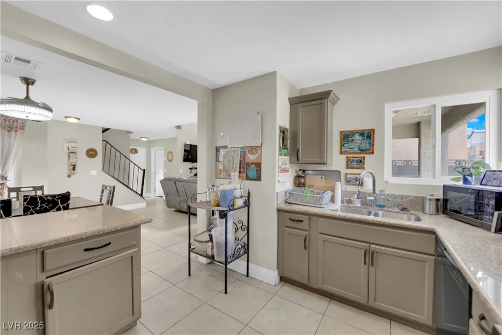 3993 Gulliver, Las Vegas, NV 89115