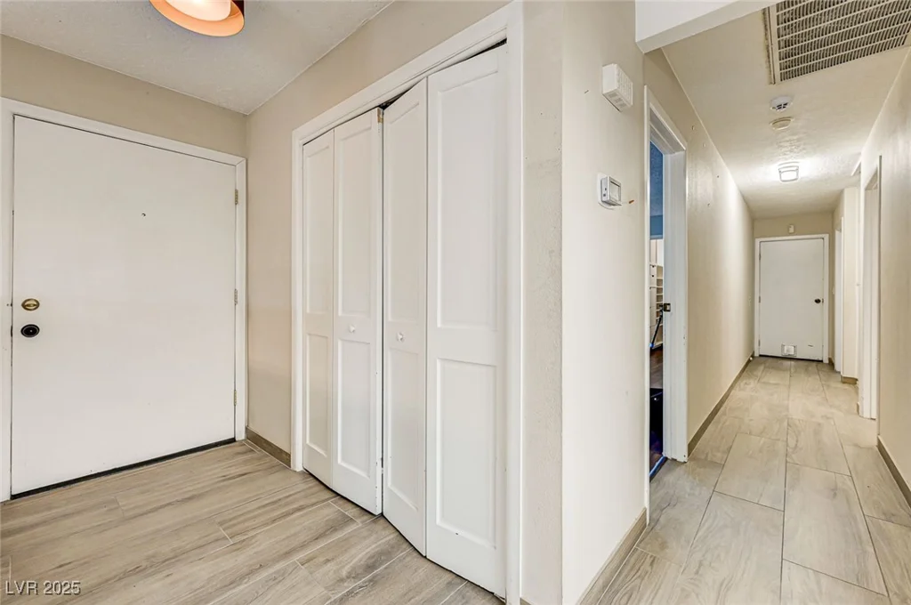 2475 Swan, Las Vegas, NV 89121