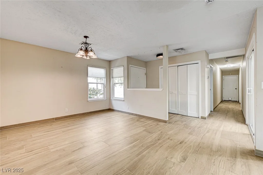 2475 Swan, Las Vegas, NV 89121