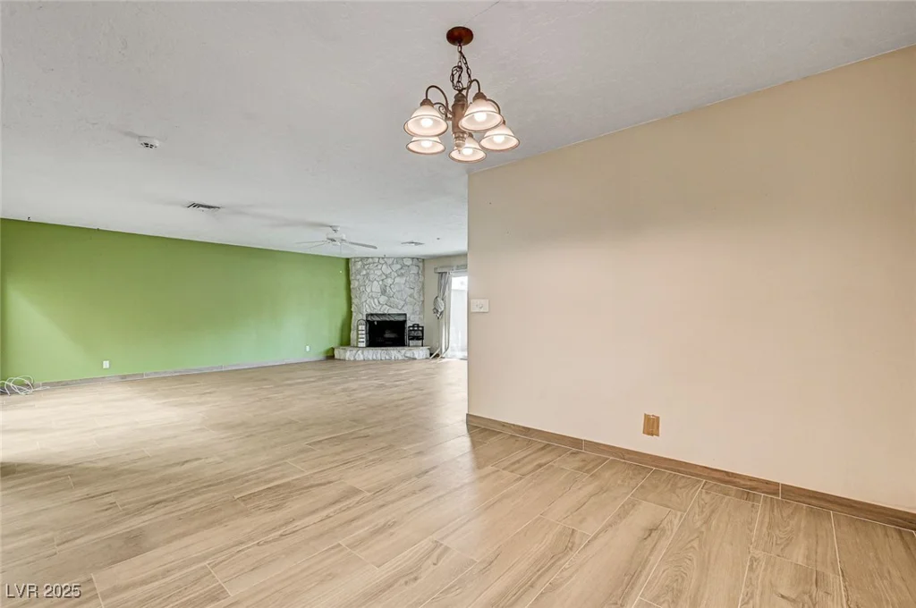 2475 Swan, Las Vegas, NV 89121