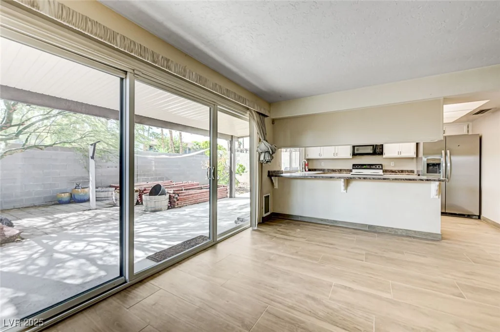 2475 Swan, Las Vegas, NV 89121