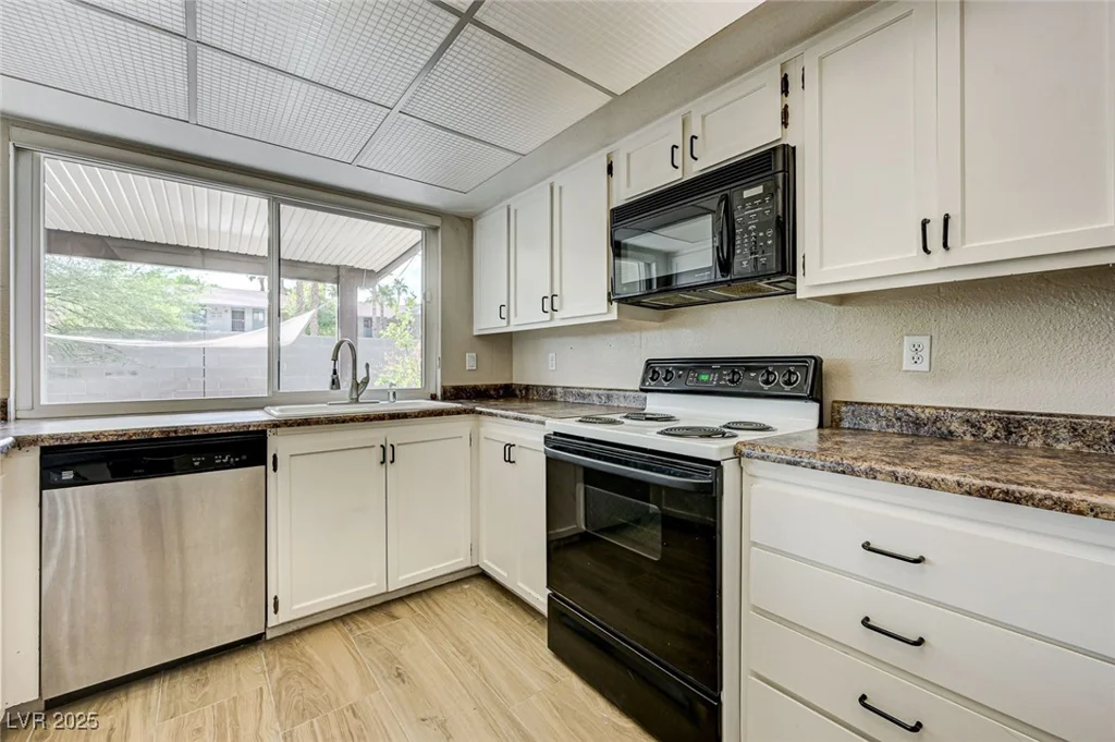 2475 Swan, Las Vegas, NV 89121