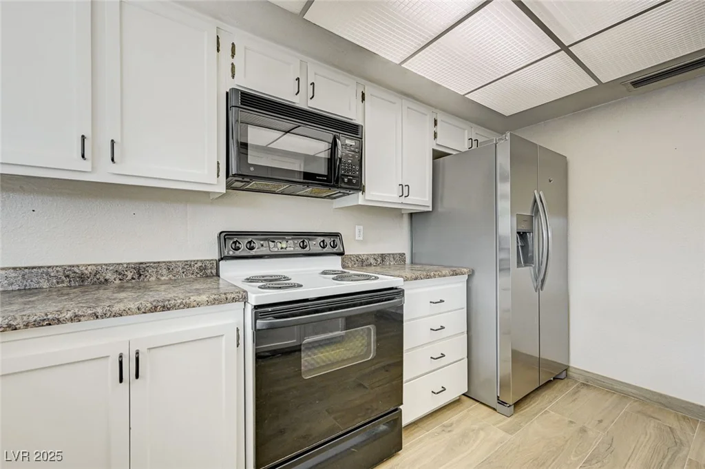 2475 Swan, Las Vegas, NV 89121