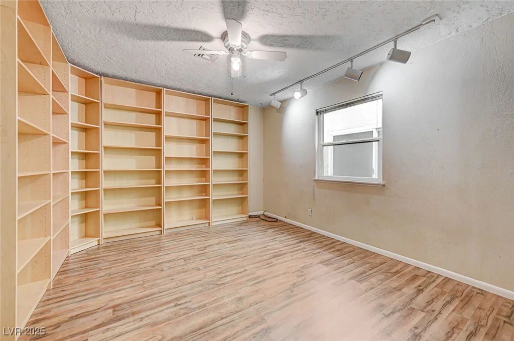2475 Swan, Las Vegas, NV 89121
