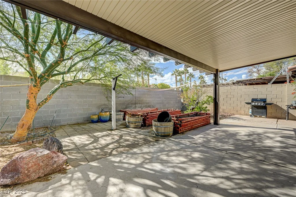 2475 Swan, Las Vegas, NV 89121