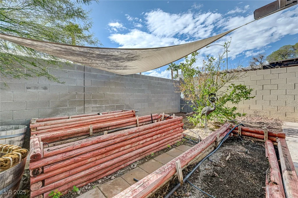 2475 Swan, Las Vegas, NV 89121