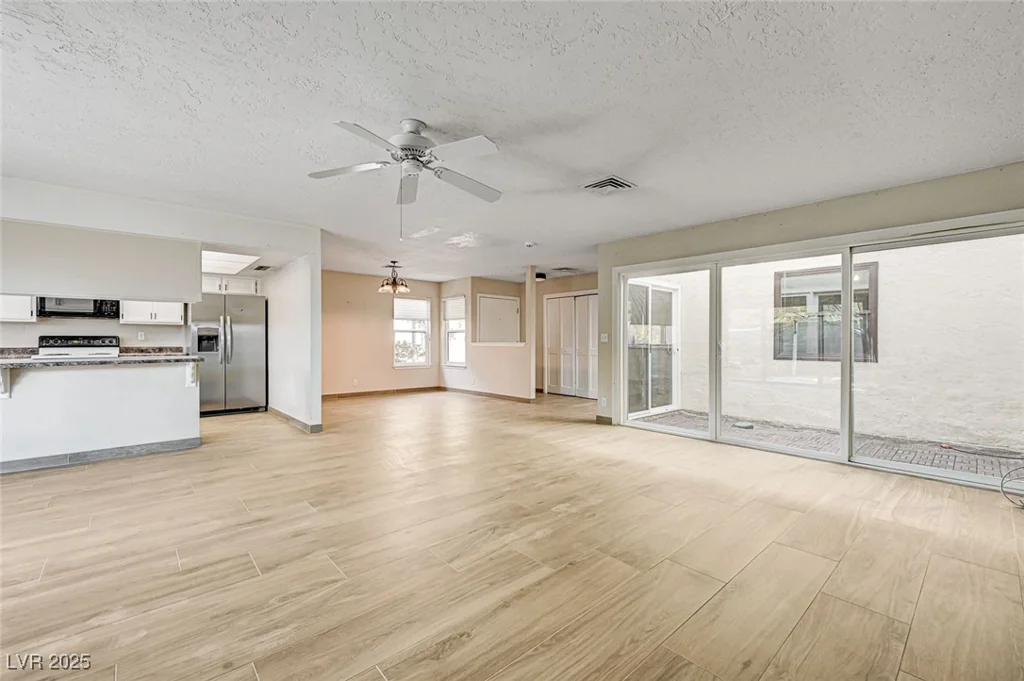 2475 Swan, Las Vegas, NV 89121