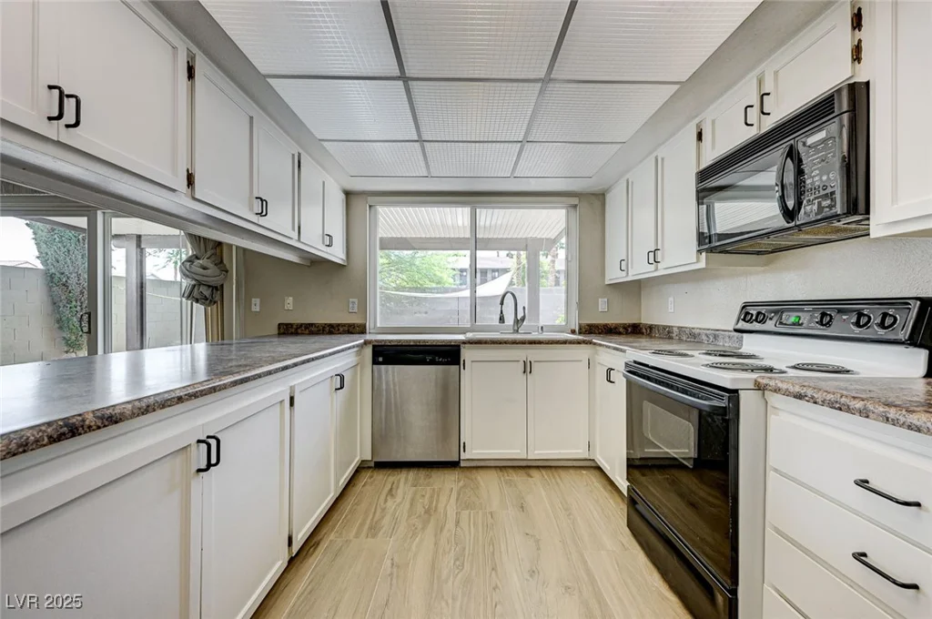 2475 Swan, Las Vegas, NV 89121
