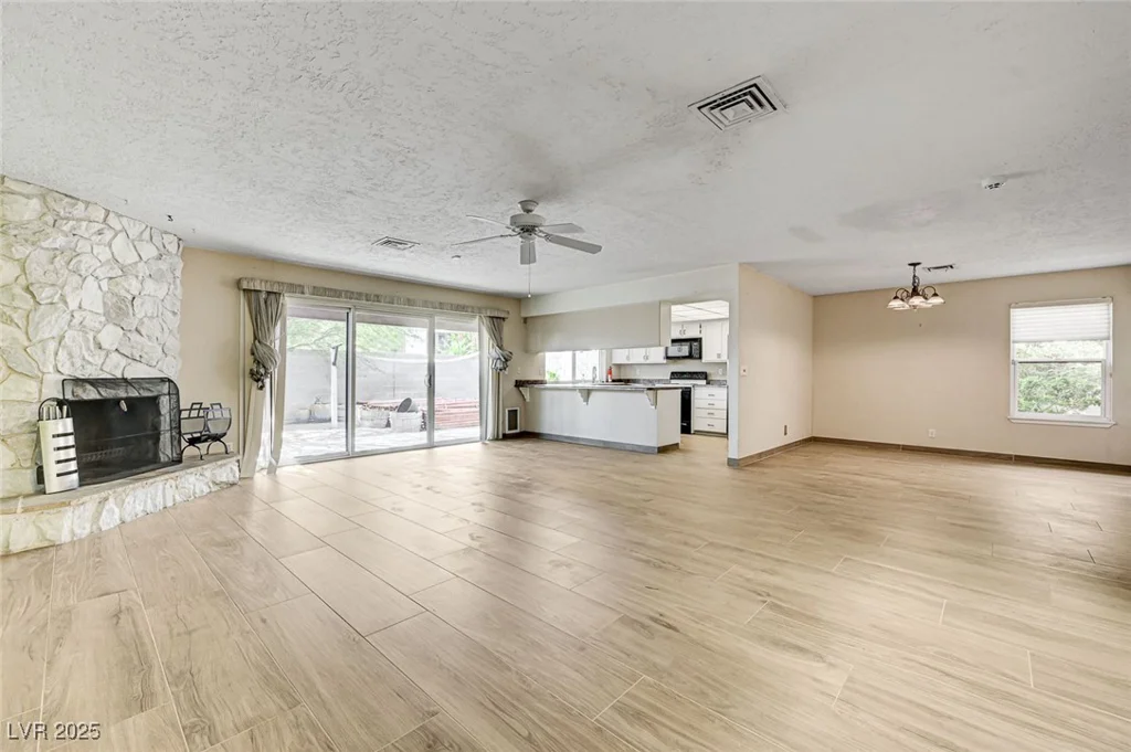 2475 Swan, Las Vegas, NV 89121