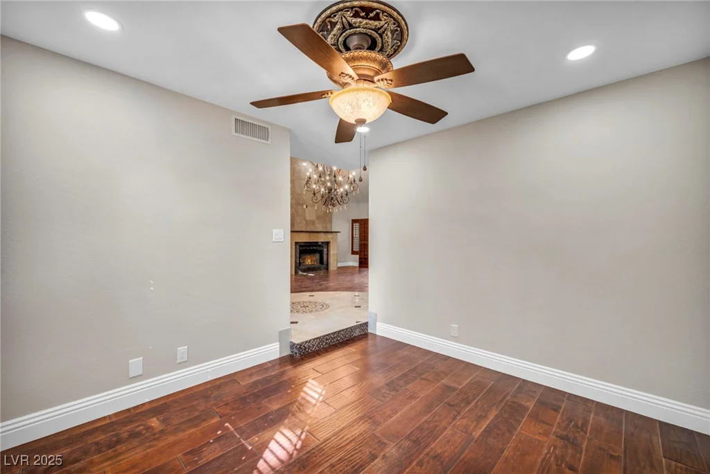 6976 Emerald Springs, Las Vegas, NV 89113