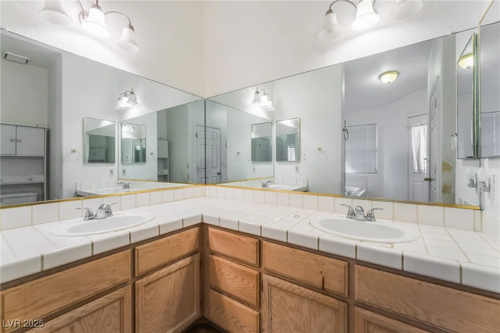 2101 Riderwood, North Las Vegas, NV 89032