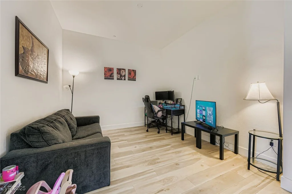5714 Kings Bluff, Las Vegas, NV 89131