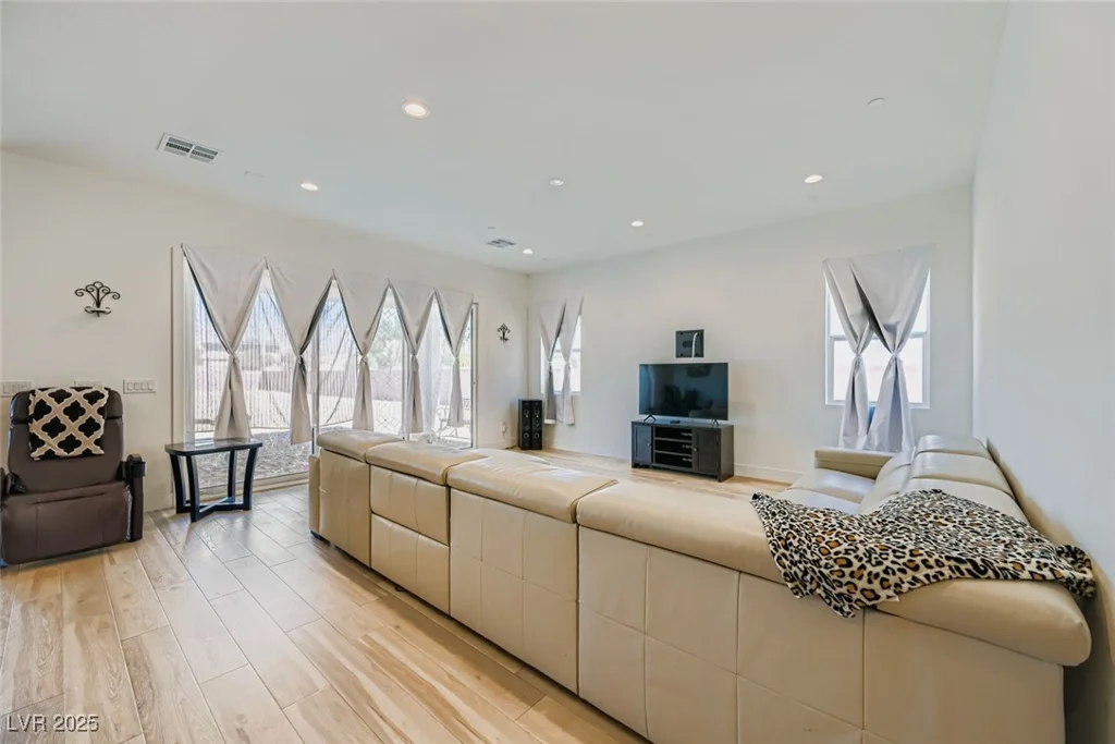 5714 Kings Bluff, Las Vegas, NV 89131
