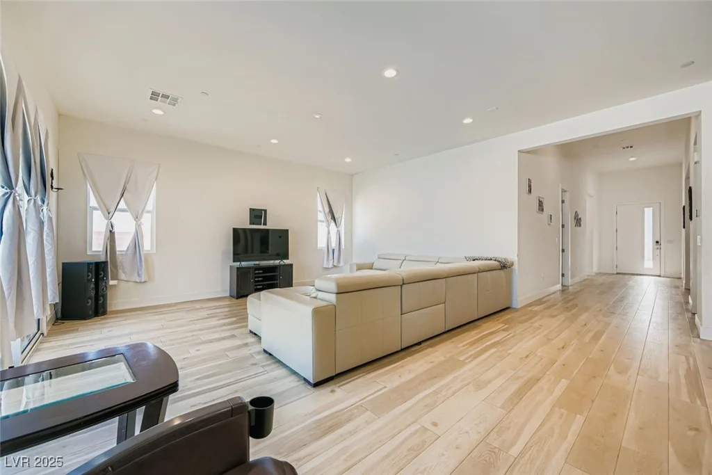 5714 Kings Bluff, Las Vegas, NV 89131
