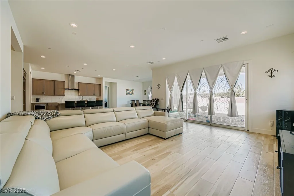 5714 Kings Bluff, Las Vegas, NV 89131