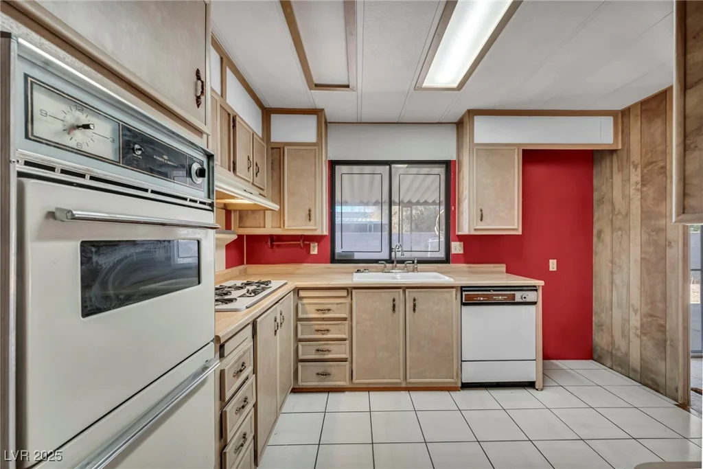 97 Sir George, Las Vegas, NV 89110