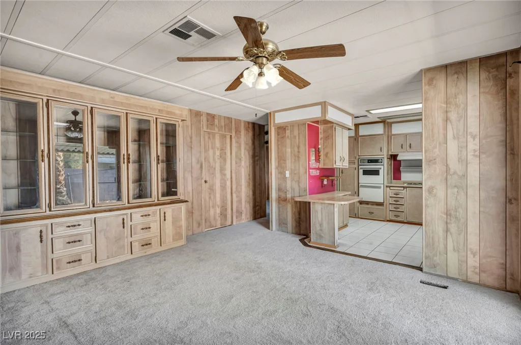 97 Sir George, Las Vegas, NV 89110
