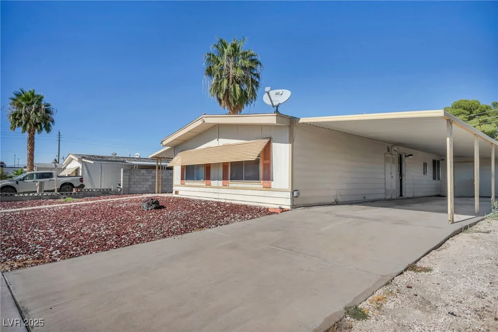 97 Sir George, Las Vegas, NV 89110