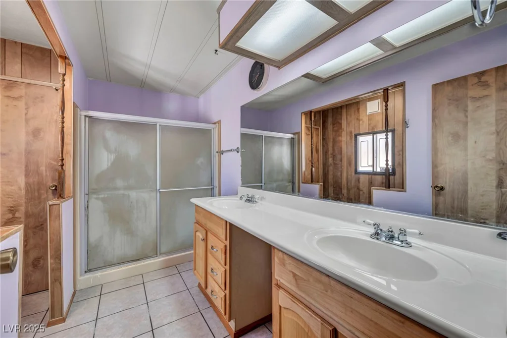 97 Sir George, Las Vegas, NV 89110