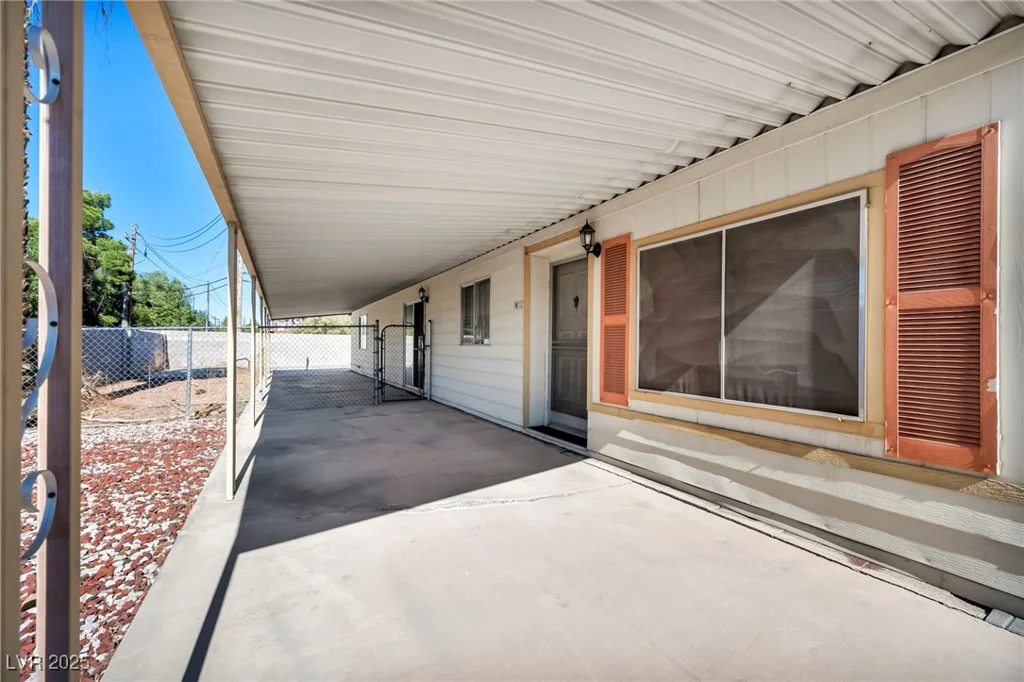 97 Sir George, Las Vegas, NV 89110