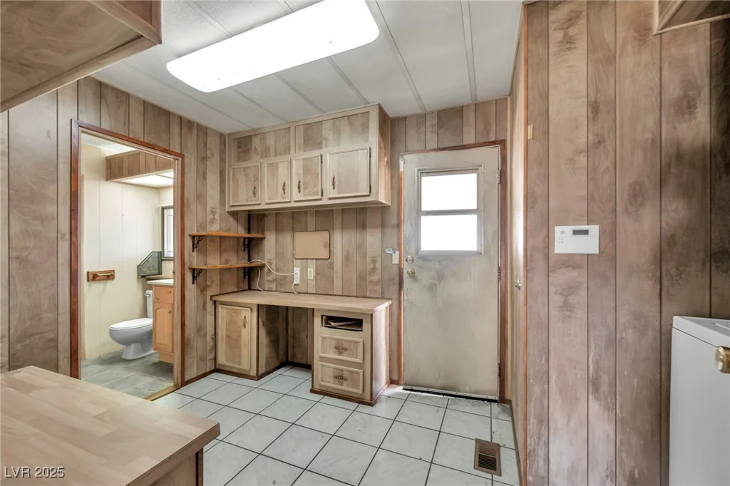 97 Sir George, Las Vegas, NV 89110