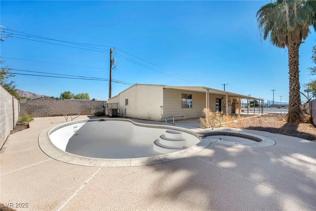 97 Sir George, Las Vegas, NV 89110