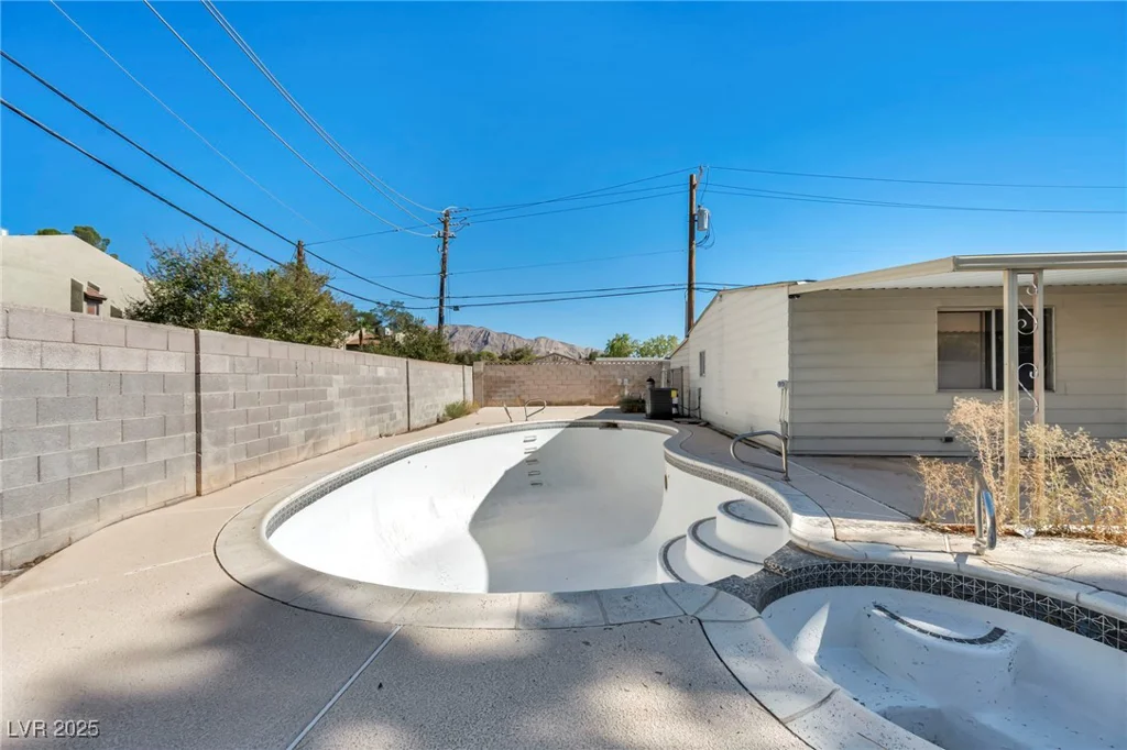 97 Sir George, Las Vegas, NV 89110