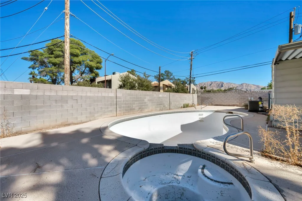 97 Sir George, Las Vegas, NV 89110