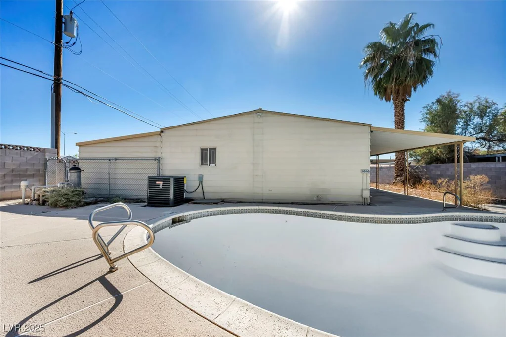 97 Sir George, Las Vegas, NV 89110