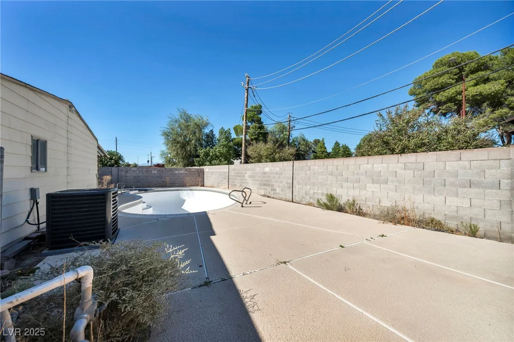 97 Sir George, Las Vegas, NV 89110