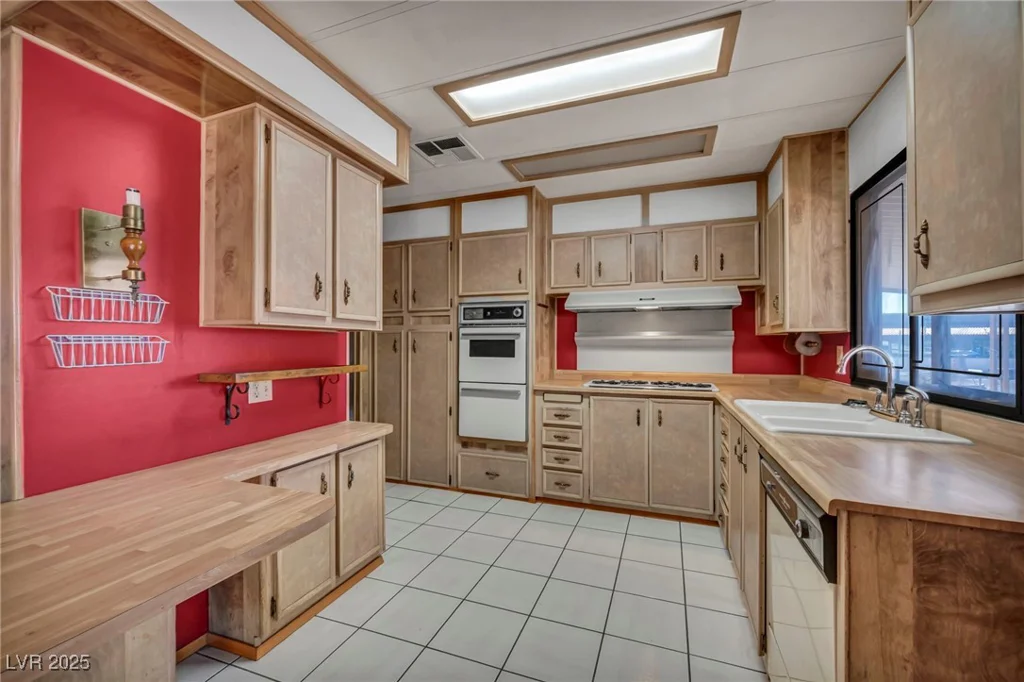 97 Sir George, Las Vegas, NV 89110