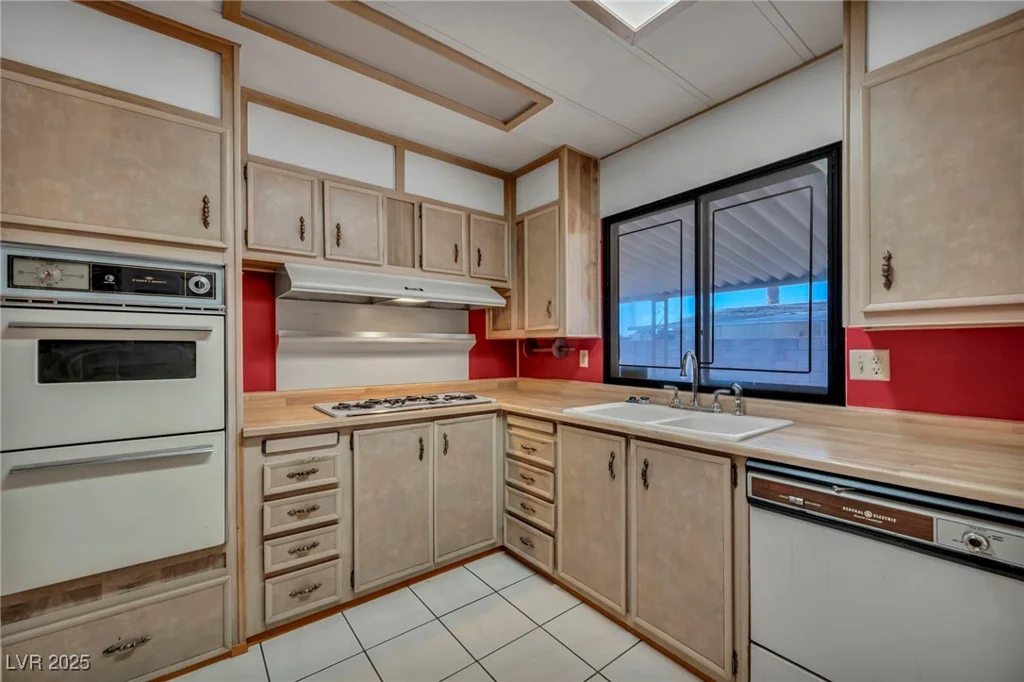 97 Sir George, Las Vegas, NV 89110