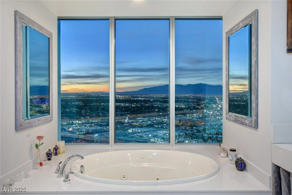 2700 Las Vegas, Las Vegas, NV 89109