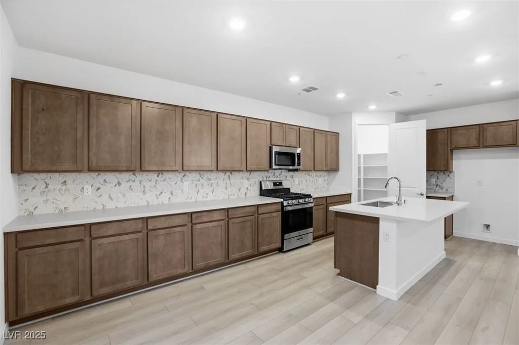 94 Tardando, Henderson, NV 89015