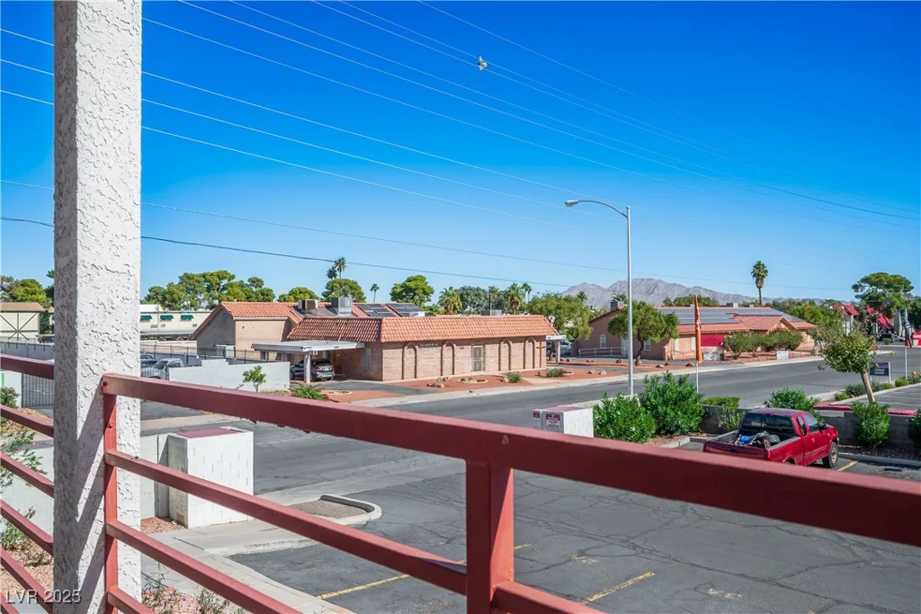 1381 University, Las Vegas, NV 89119