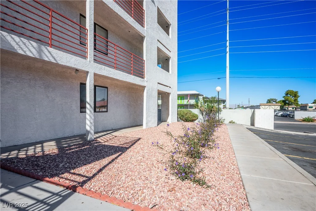 1381 University, Las Vegas, NV 89119