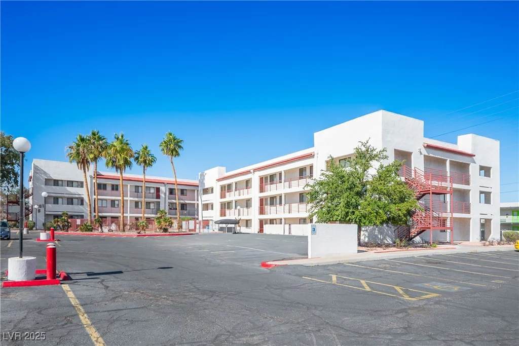 1381 University, Las Vegas, NV 89119