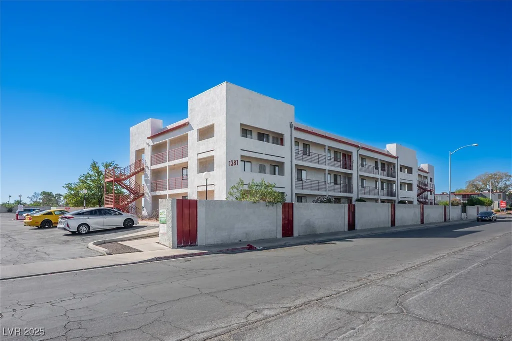 1381 University, Las Vegas, NV 89119